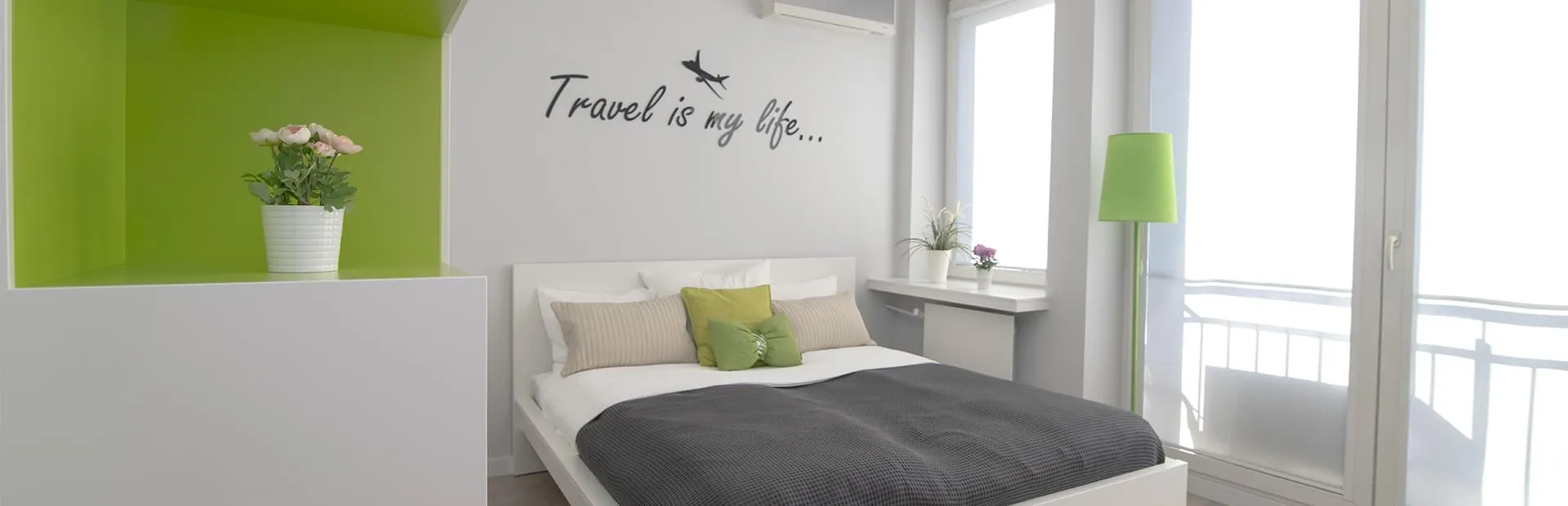 Apartment Salon Bed Window